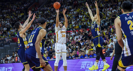欧冠战报：格林伍德梅开二度，马赛3-2逆转圣吉罗斯
